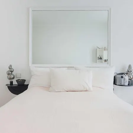 Parisian Refinement And Comfort - Central Location Appartement