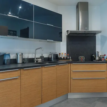 Parisian Refinement And Comfort - Central Location