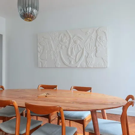Parisian Refinement And Comfort - Central Location Paris