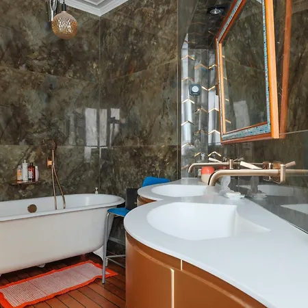 Parisian Refinement And Comfort - Central Location