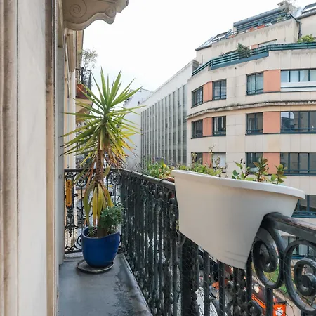 Апартаменты Parisian Refinement And Comfort - Central Location *